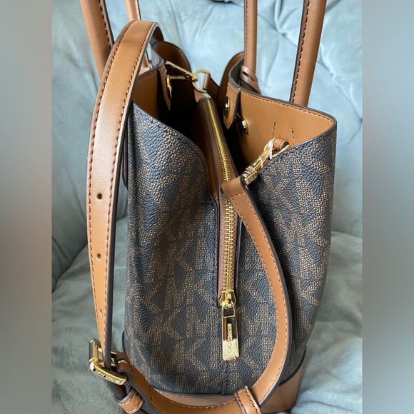 π₯SALEπ₯ (NEW)π Michael Kors Mercer Gallery MD Center Zip Tote - Picture 3 of 9